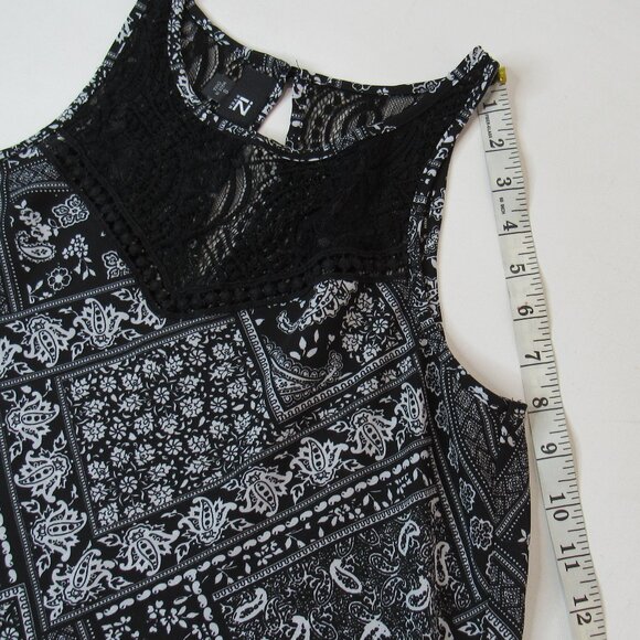 IZ Byer Women Sleeveless Top Blouse With Lace & Split Sides Keyhole Back Size S - Picture 8 of 9